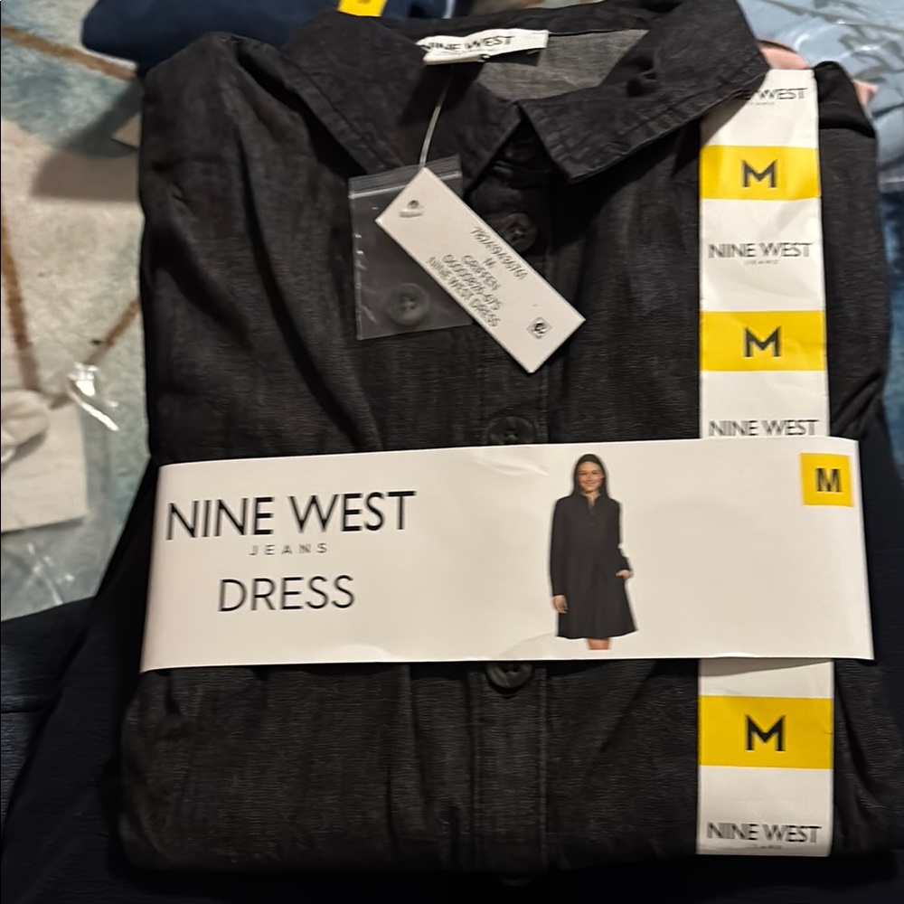 Nine West Black Denim Chambray Dress in size Medium..Very Lightweight..BNWT - Picture 2 of 10